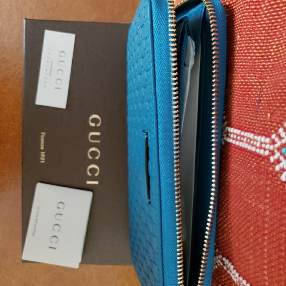 Sold...Gucci women’s wallet turquoise - Picture 2 of 5